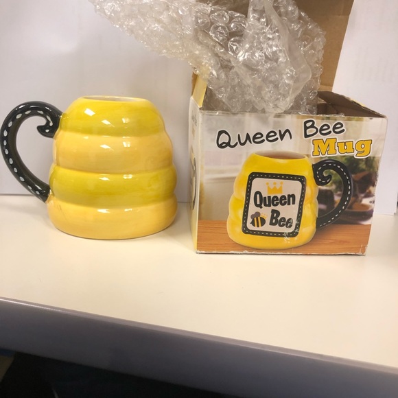 NWOT ceramic Queen Bee coffee mug - Picture 2 of 4